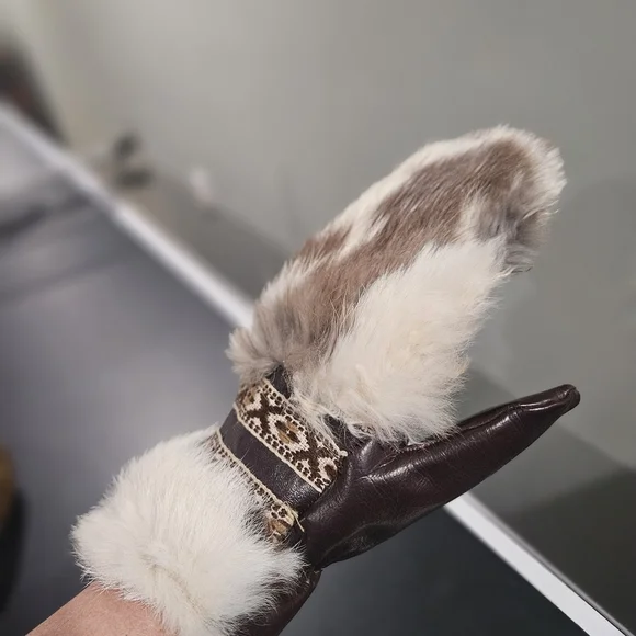 Luxury Vintage Leather & Fur Nordic Mittens Artisan Handmade Winter Gloves. - Picture 14 of 15